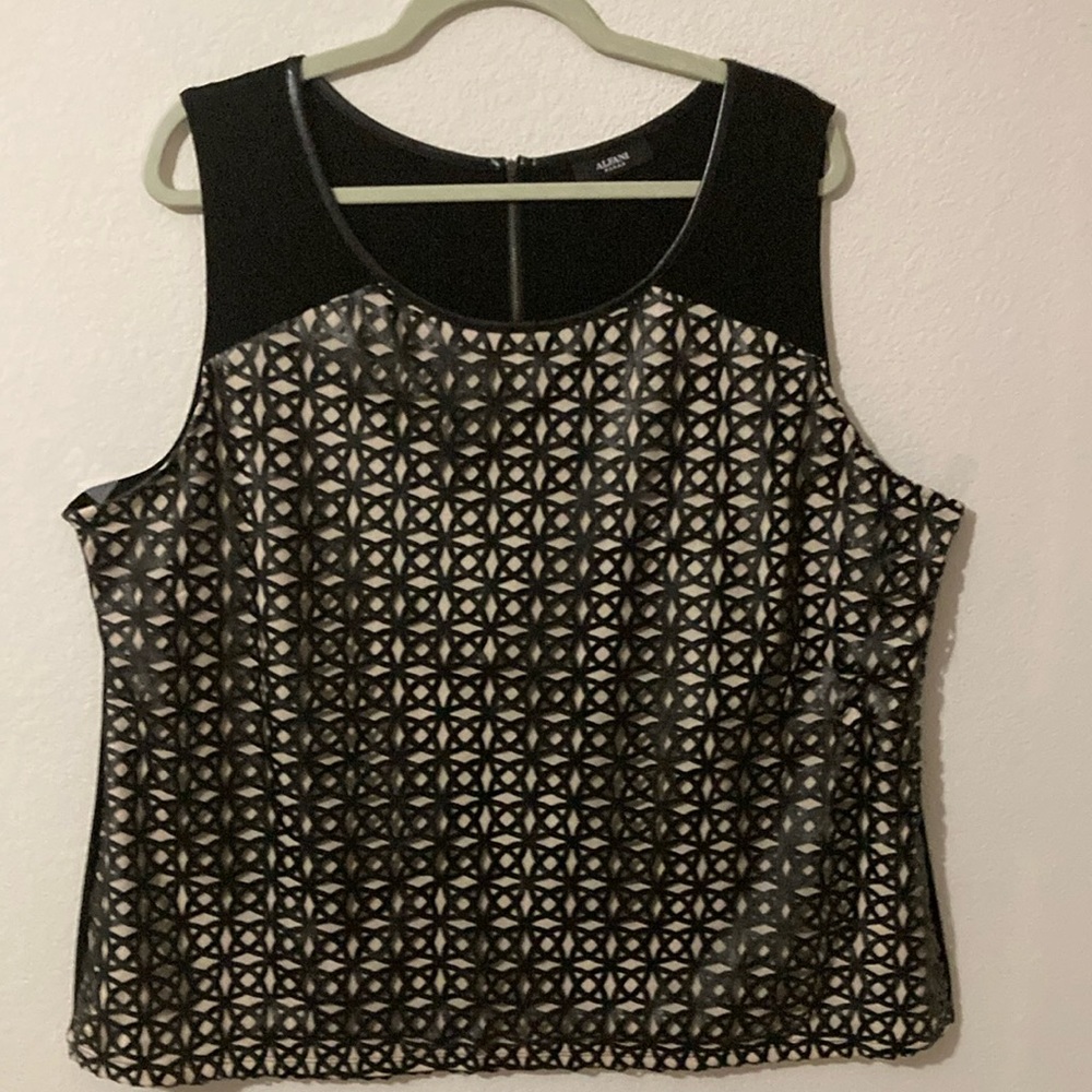 ALFANI Women's Black & Cream Sleeveless Top faux leather cut-off circular design